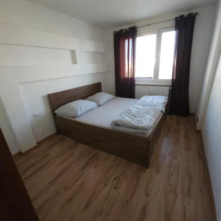 3 Izbovy Apartman